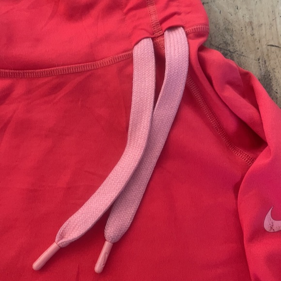 Woman’s Nike pro training sweater. Size XL - Picture 4 of 6